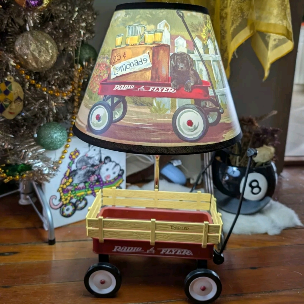 HTF rare Red Wagon Radio Flyer kids bedroom lamp. Plug in cord. Works!